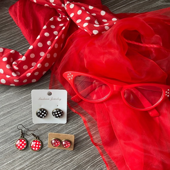 Accessories - Picture 1 of 3